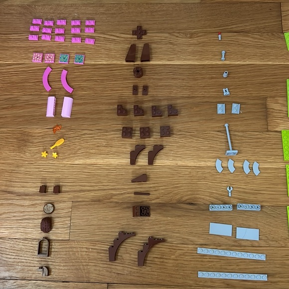 Retired LEGO Friends Nature Glamping Set 41392 - Picture 7 of 8